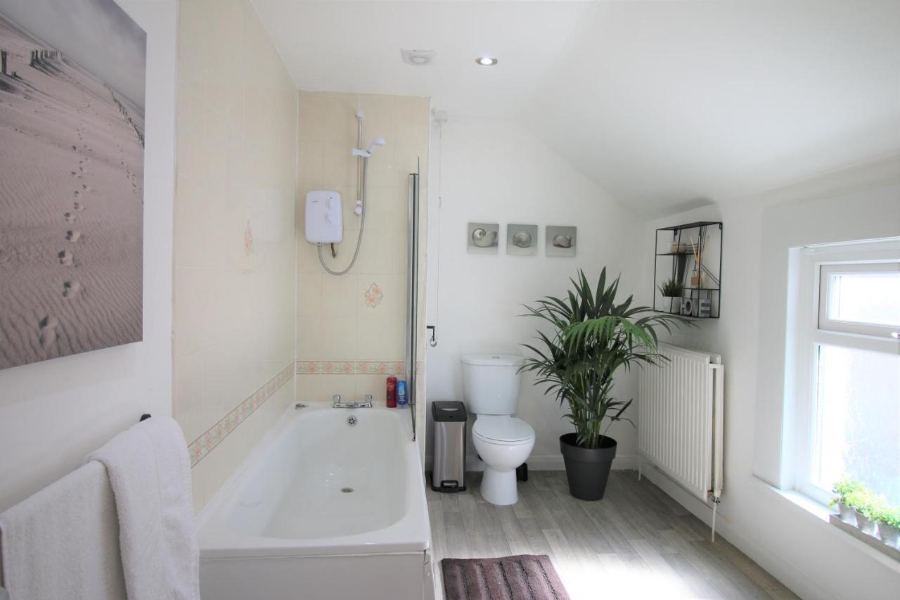 Three Bedroom Townhouse - Free Local Parking - By Property Promise 卡迪夫 外观 照片
